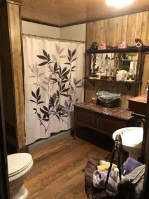Log Cabin on Lake Front Property!Spa!! Propane grill! Internet! - Image 5