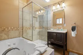 Bear Family Cabin - 5BR / 3BA / Table de billard / Baby-foot / Jacuzzi / WiFi - Image 4