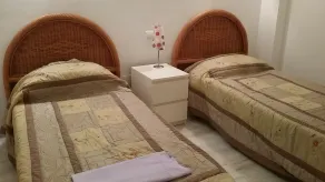 Luxury 2 Bed Apt Freeview Tv Wi - Image 3