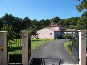 Magnificent villa for 12 with pool and jacuzzi in Provence - Image 4