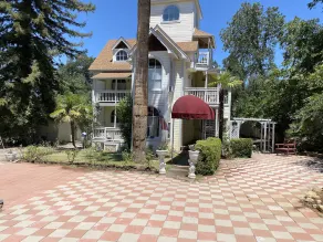 Historical Victorian Style House <br>Transport you back in time with Claw tubs  - Image 5