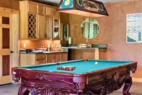 Sleeps 21! Private Log Lodge on large wooded lot 2 min from Beaches/Golf/Wine! - Image 4