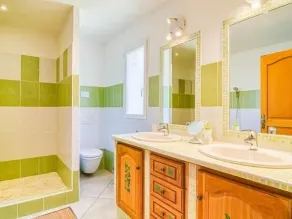 Recent Provencal villa, 8 rooms, all comfort with swimming pool on closed space - Image 3