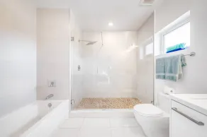 Pool+Hot Tub+Sauna+Gym! 1 Minute Walk To Beach! - Image 3
