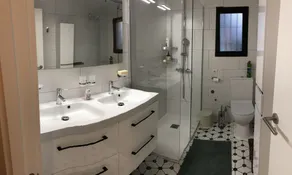VILLA DE 3 CHAMBRES DANS UN QUARTIER RESIDENTIEL - Image 4
