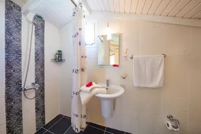 Central Kalkan opposite Taxi Rank, 3 bedrooms, stunning views from roof terrace - Image 3