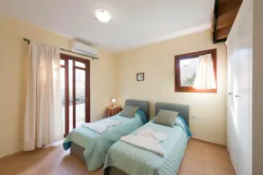 Villa Persephone in Plaka - Image 4