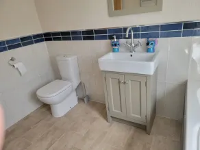 Pet Friendly 2-Bed Luxury Lodge in Routh w HotTub - Image 3