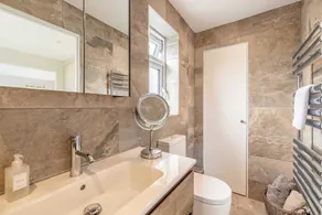 Windsor Charm Spacious 3-Bed, Parking & Garden - By Tempstay - Image 5
