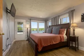 Lakefront 5BR Dock, Kayaks, Hot Tub & Beach - Image 4
