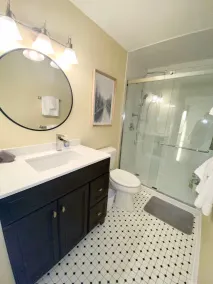 Lovely 2 bdrm 2 ba condo with awesome view of Egg Harbor short walk to downtown - Image 2