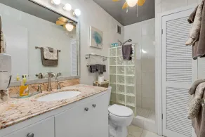Modern, furnished condo- Walk to Beach & Marina. Red Hook, Ferry & Bars nearby! - Image 3