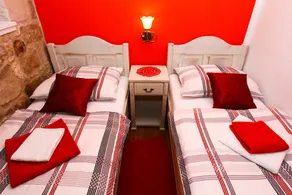 A two bedroom apartment in a beautiful stone house very close to the beach - Image 4