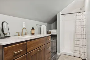 Urban Retreat- Entire House. King beds. Central location. - Image 3