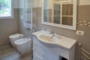 Villa Mimosa: villa med exklusiv användning, trädgård, grill, 3 sovrum och 3 badrum, för 8 - Image 2