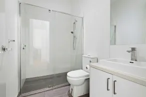 Beautiful beach escape, entire clean and stylish Townhouse! 200m walk from beac - Image 2
