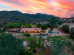 Above The Clouds Celebrity Estate! Lake Size Infinity Pool/Jacuzzi + Views! - Image 5