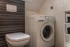 Comfortable and bright: The welcoming upper apartment of about - Image 3