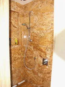 Fantastica villa con ampio parco privato, proprio sul lago con la sua spiaggia privata. - Image 3