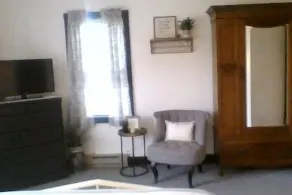 Paper Mill Pines Bed and Breakfast: The Cedar Room - Image 2