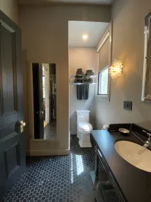 Newly Renovated Designer 3-BR / 2-BTH Carriage House in Athens! - Image 2