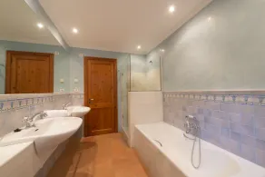 CIRCE - Stunning townhouse with an indoors heated pool in the mountains. Free WiFi - Image 5