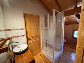 Sehr schönes Chalet am Rande des Sees von Serre Ponçon 10 Personen - Image 3
