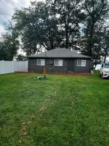 Entire lakeside cottage with 6 person hot tub - Image 2