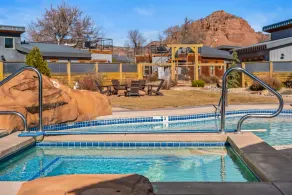 Timber & Tin G 2Bed 2Bath w Pool & Rooftop Deck - Image 5