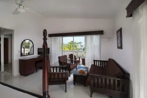 Superior Room, Garden View - Image 5