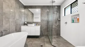 Bell Street 36 Dicky Beach - Image 3
