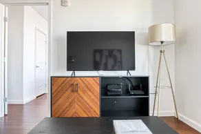Stunning Central Square 1BR w/ Gym & W/D, by Blueground - Image 2