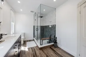 Unique downtown living experience - Image 3