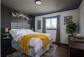 Cozy, pet friendly, Mid-Century style home loaded with books, movies, games. - Image 4