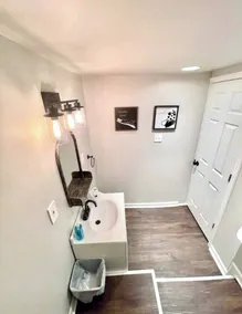 Updated efficiency unit attached to the Parlor on Paris - Rent both and save - Image 2