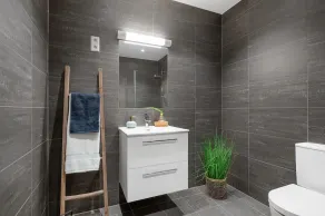 Lovely Modern Apartment Centrally Located - Image 2