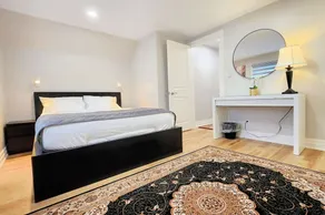 The Serene Haven Modern 2 Queen Bed Full Apartment - Image 4
