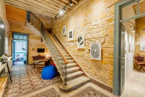 TasEV Guesthouse - Image 2