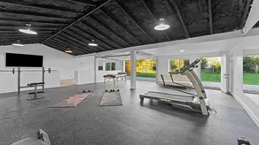 7BR Luxury Retreat , Cedar Sauna, Heated Pool, Spa & Gym - Image 3
