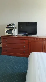 Conveniently located directly off the highway - Image 5