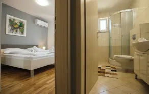Rummelig villa med pool-opdelingsland - Image 5