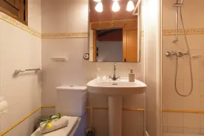 Villa sourrendeb de vignes à proximité de Sitges et Barcelone - Image 2