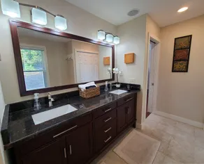 Lake Lovers Getaway, Lake Front Home with 3 Master Suites, Docks and Boat Launch - Image 3