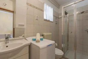 Holiday apartment with Wi-Fi and terrace - Image 4