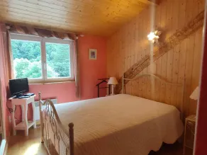 Appartement duplex confortable au cœur de Cauterets, idéal pour 6 personnes et proche des commodités. - Image 4