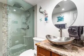 Super Clean~Ocean Front! Watch Whales & Dolphins while having your coffee - Image 5