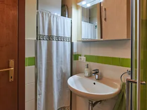 Angenehme Wohnung in einem Ferienhaus für 6 Gäste mit  W-LAN, TV und Innenhof - Image 2