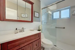 Walk to beach & Waterfront Hideaway  - Image 2