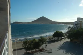 Härlig lägenhet med 2 sovrum, terrass, havsutsikt och wifi, 1 minuts promenad till stranden - Image 3