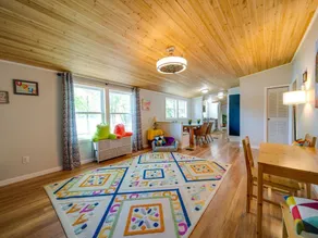 Castaway Cove—5-Bed Lakeside Retreat—Hot Tub—Fire Pit! - Image 3